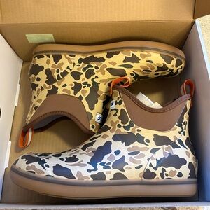 Xtratuf Men’s Duck Camo 6” ankle deck boots